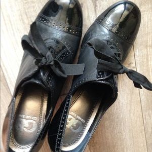 Gianni Bini patent leather and leather booties